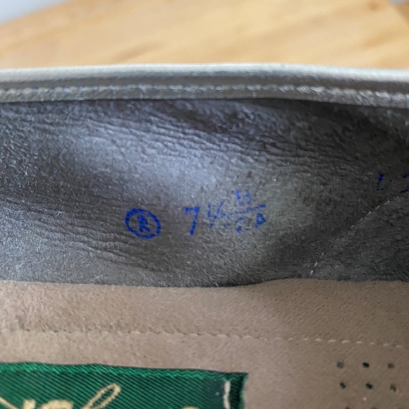 Easy Spirit Loafers ~ Silver & Gold Metallic ~ 7.5B - Picture 6 of 6